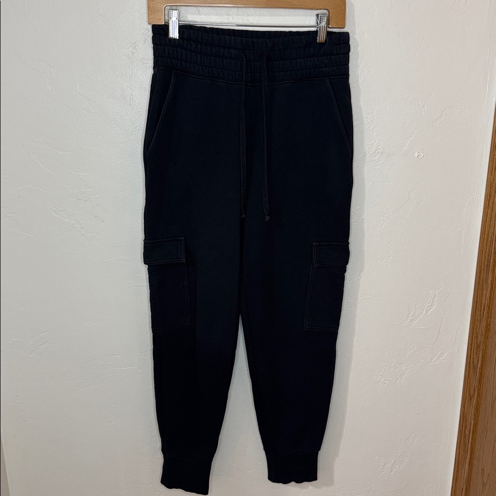 Fabletics Kylie black cotton cargo joggers size small.
